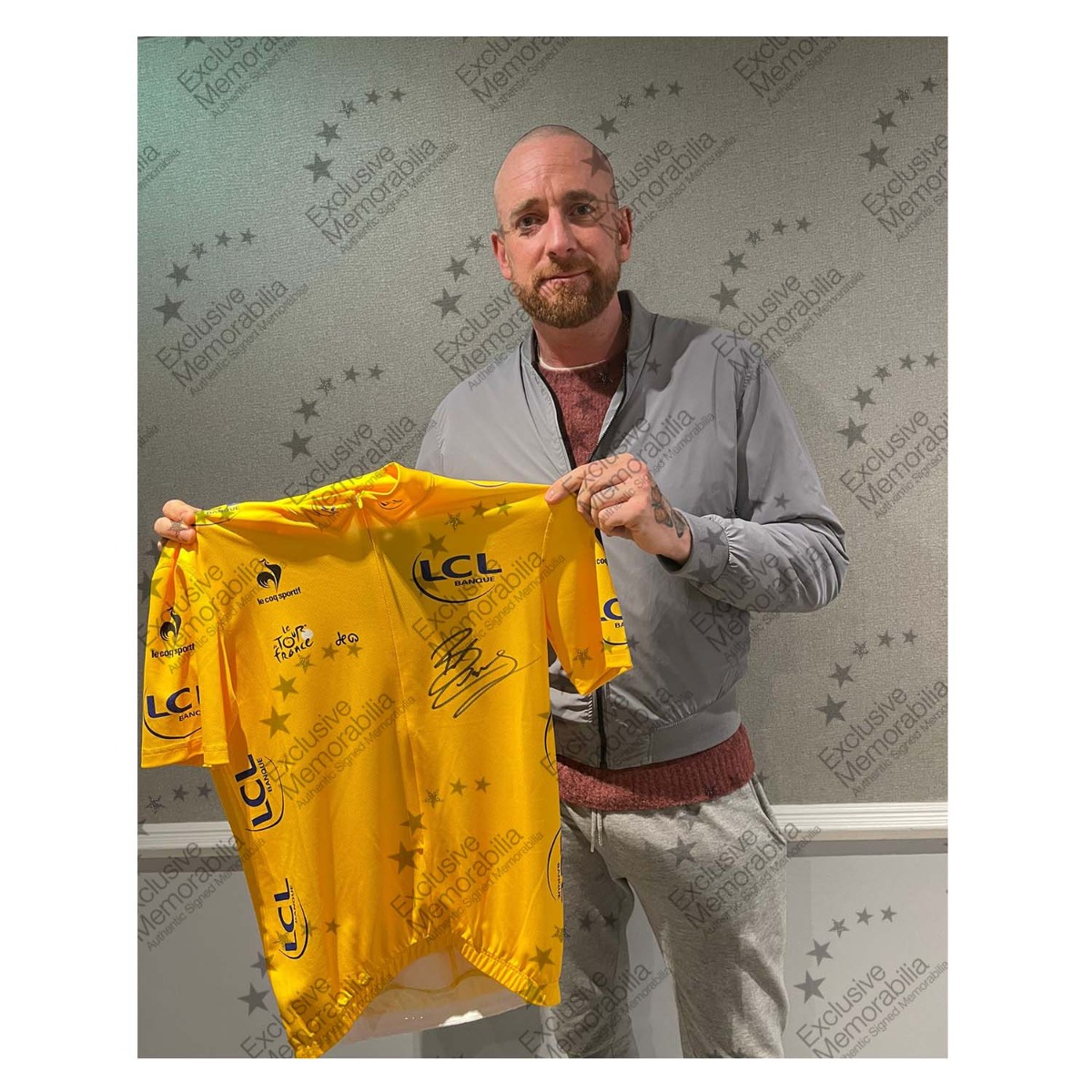 Sir Bradley Wiggins Signed Tour De France 2012 Yellow Jersey. Icon Frame