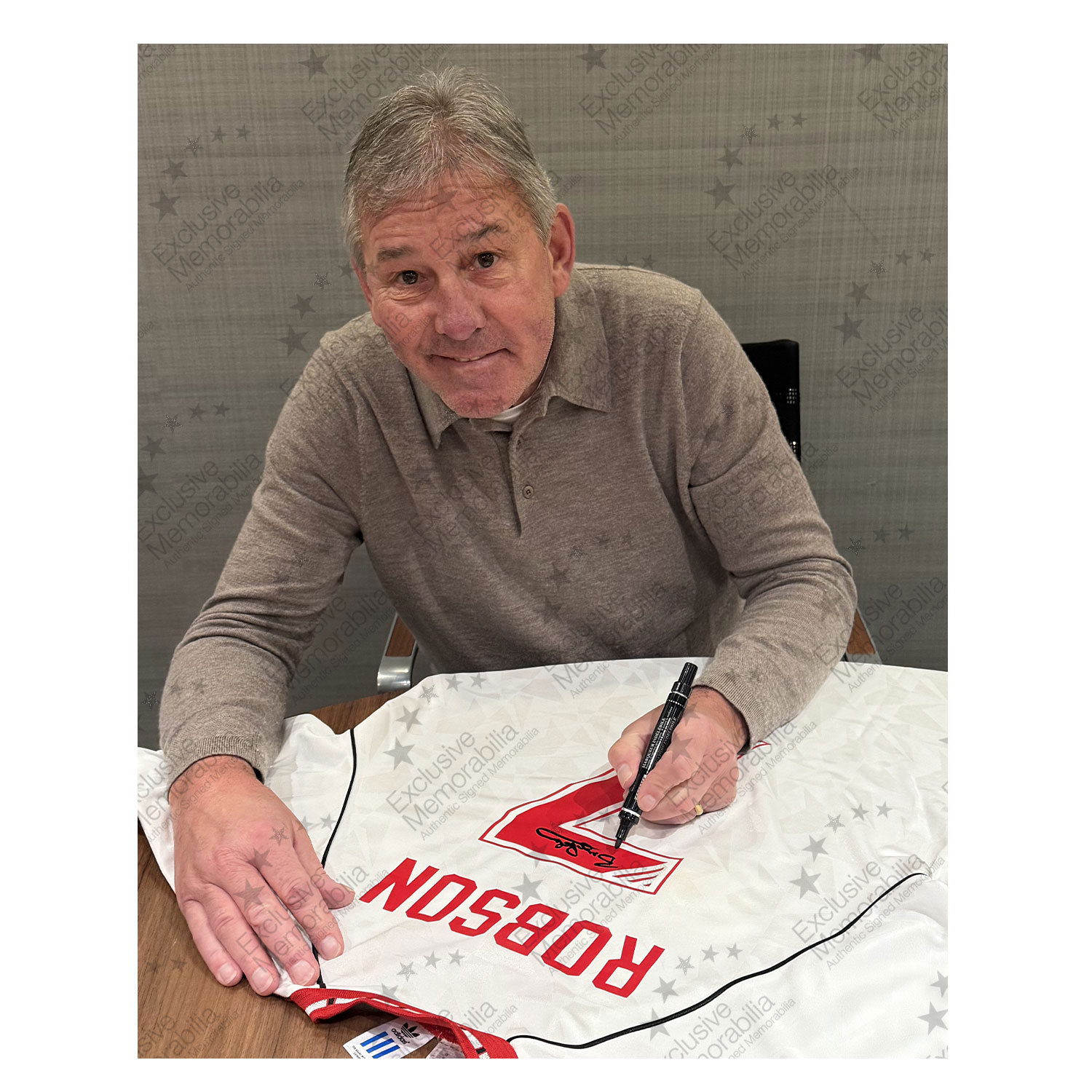 Bryan Robson Signed Manchester United 1991 European Cup Winners' Cup Final Football Shirt. Standard Frame