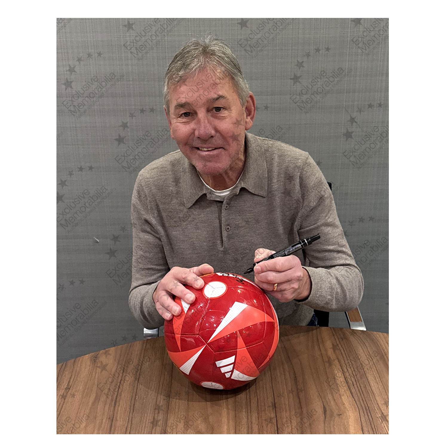 Bryan Robson Signed Manchester United Football. Display Case With Plaque