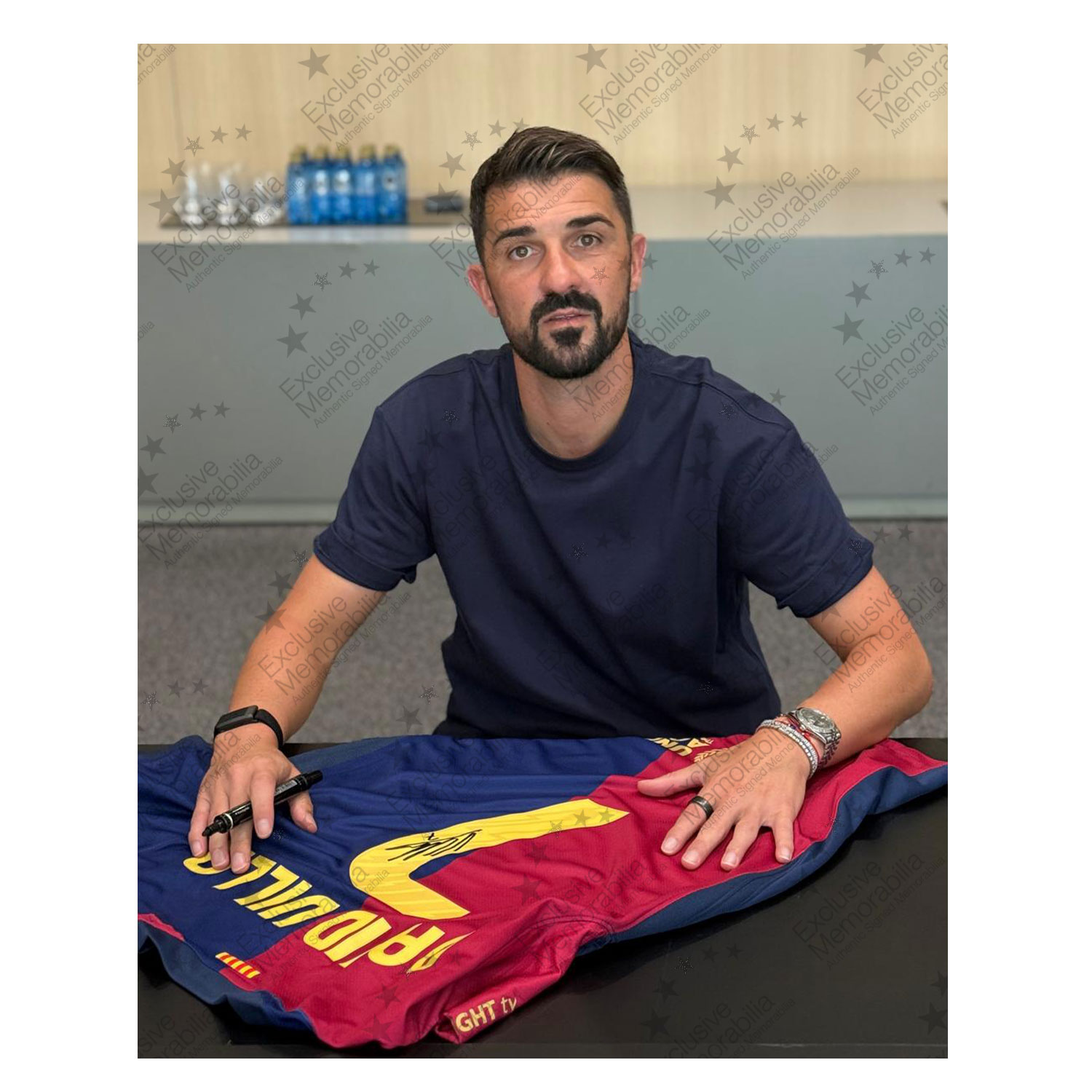 David Villa Signed Barcelona 2024-25 Football Shirt. Icon Frame