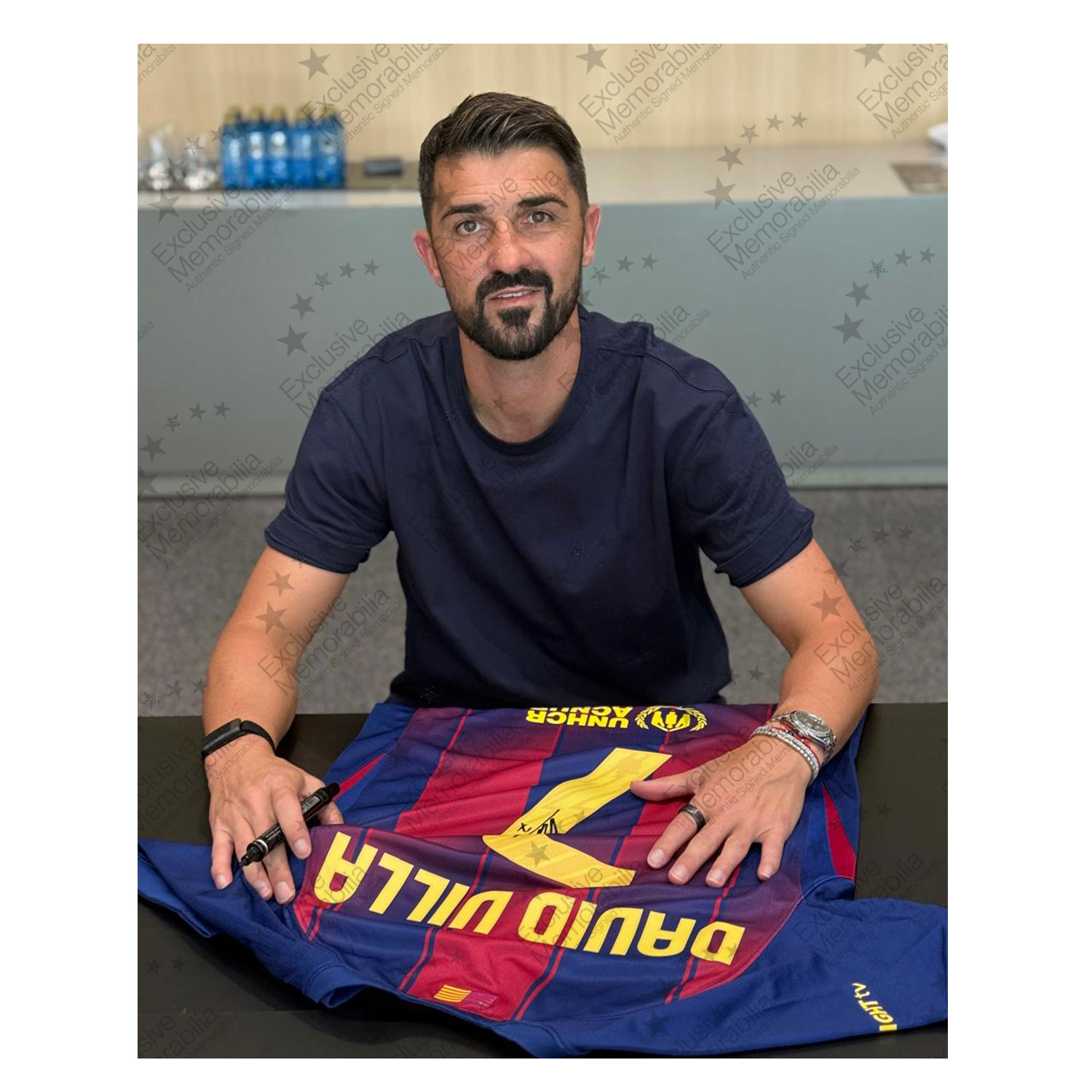 David Villa Signed Barcelona 2025-26 Football Shirt. Superior Frame