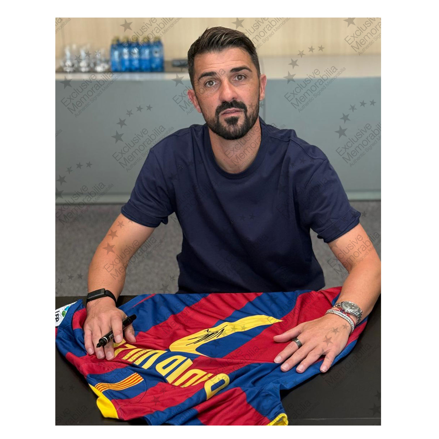 David Villa Signed Original Barcelona 2010-11 Football Shirt. Superior Frame