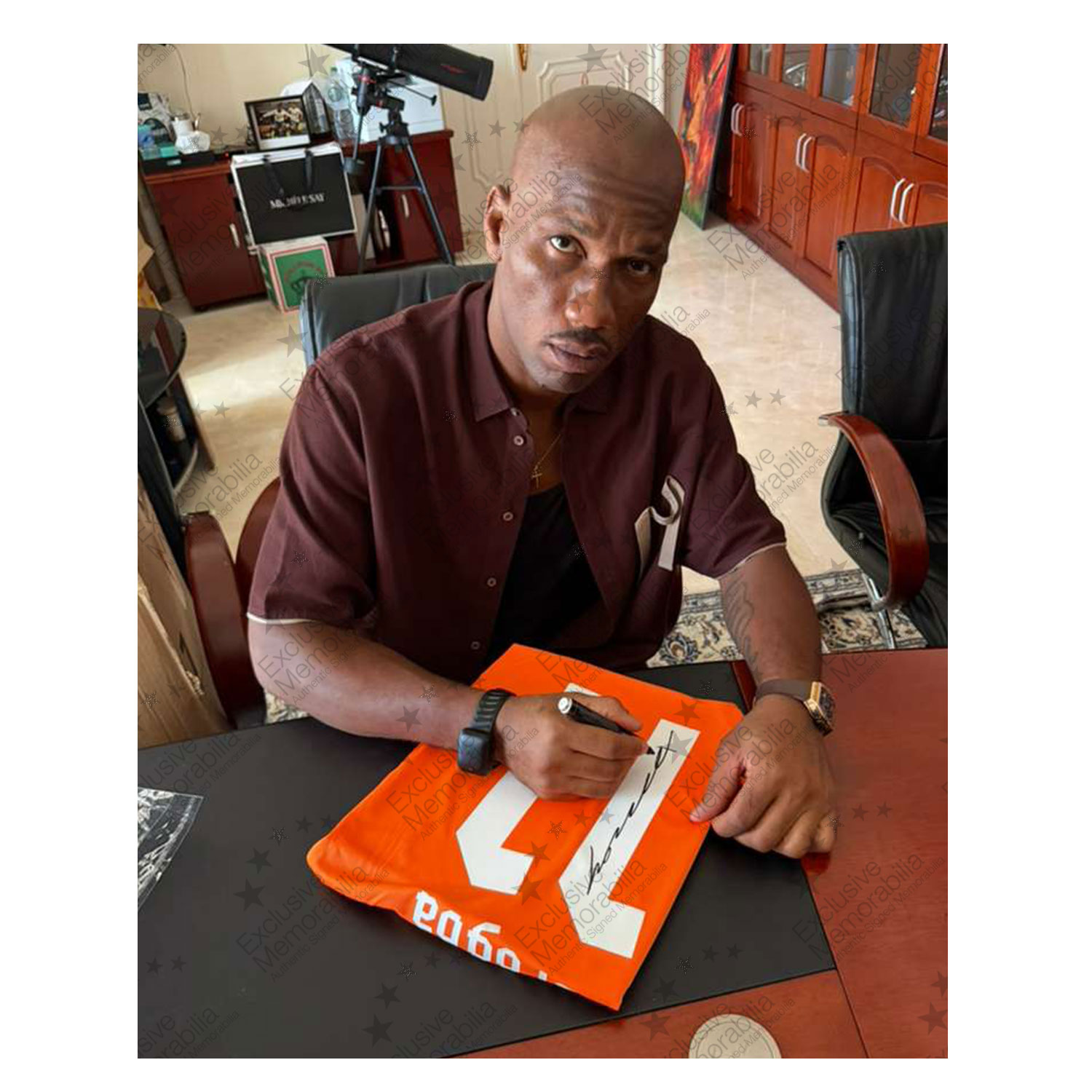 Didier Drogba Signed Ivory Coast 2023 Football Shirt. Icon Frame