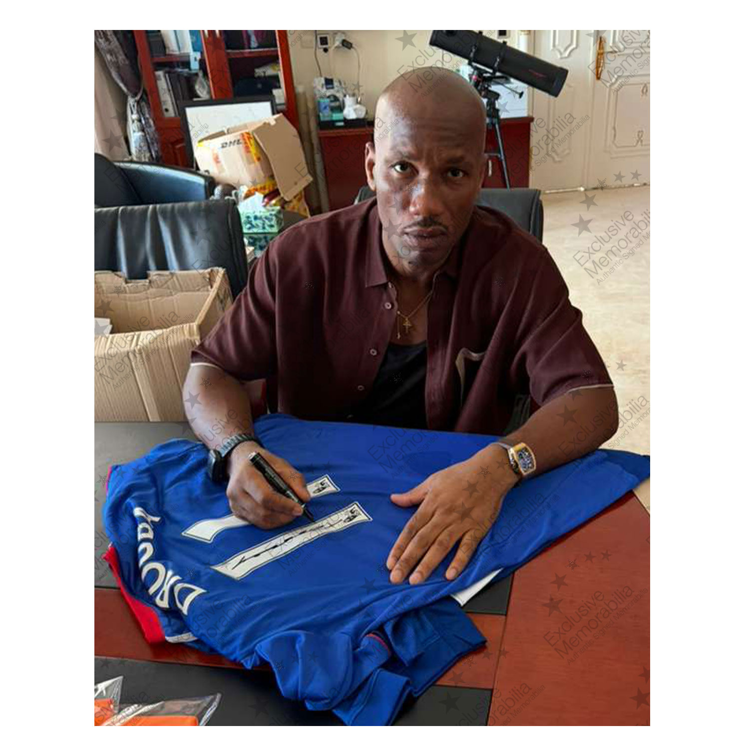 Didier Drogba Signed Original Chelsea 2010-11 Football Shirt. Standard Frame