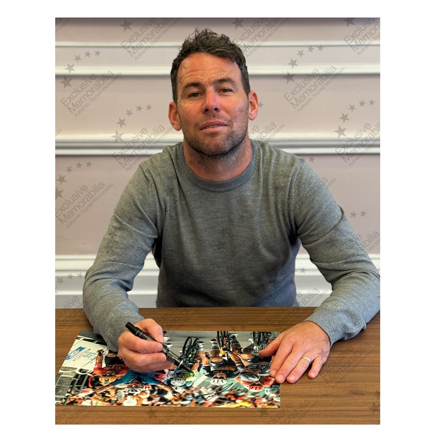 Sir Mark Cavendish Signed Cycling Photo: 35th Stage Win. Deluxe Frame
