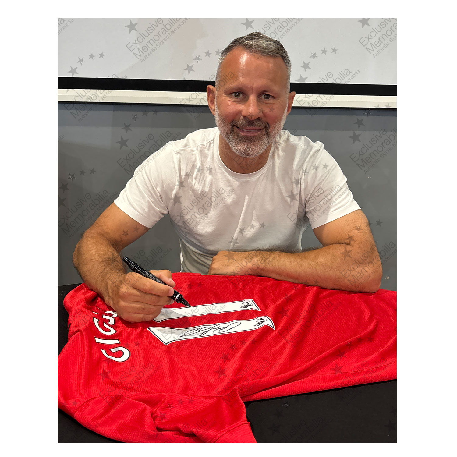 Ryan Giggs Signed Original Manchester United 2013-14 Football Shirt. Icon Frame