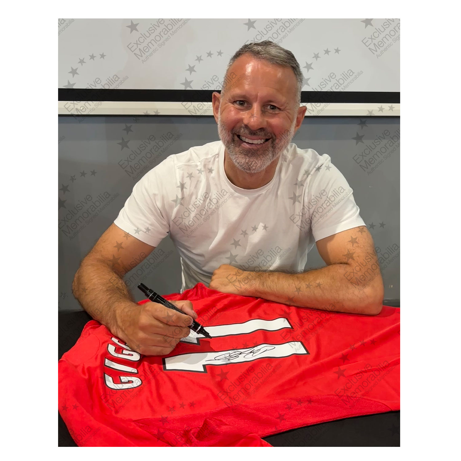 Ryan Giggs Signed Manchester United 1999 Champions League Final Shirt. Icon Frame