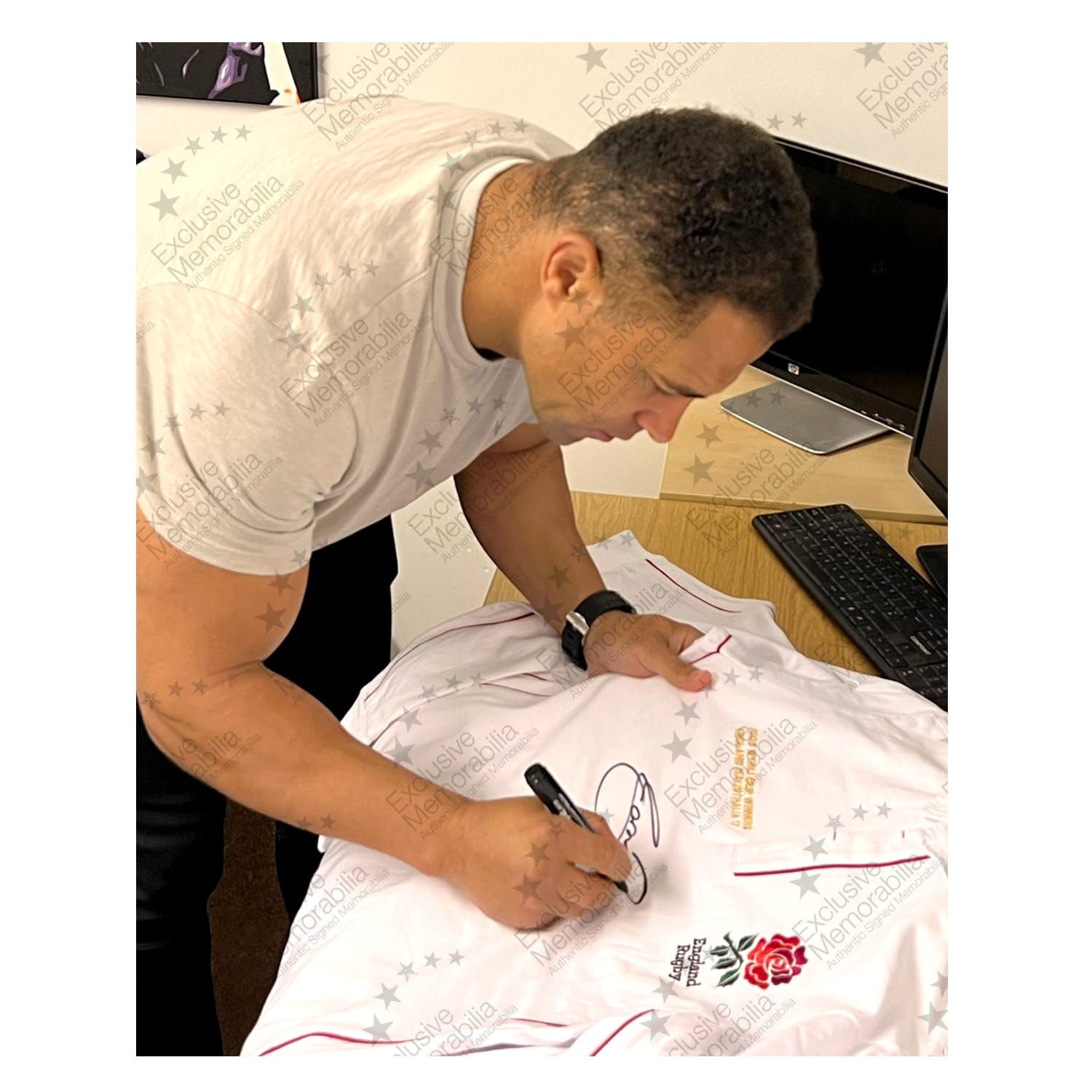  Jason Robinson Signed England Rugby Shirt. Damaged D