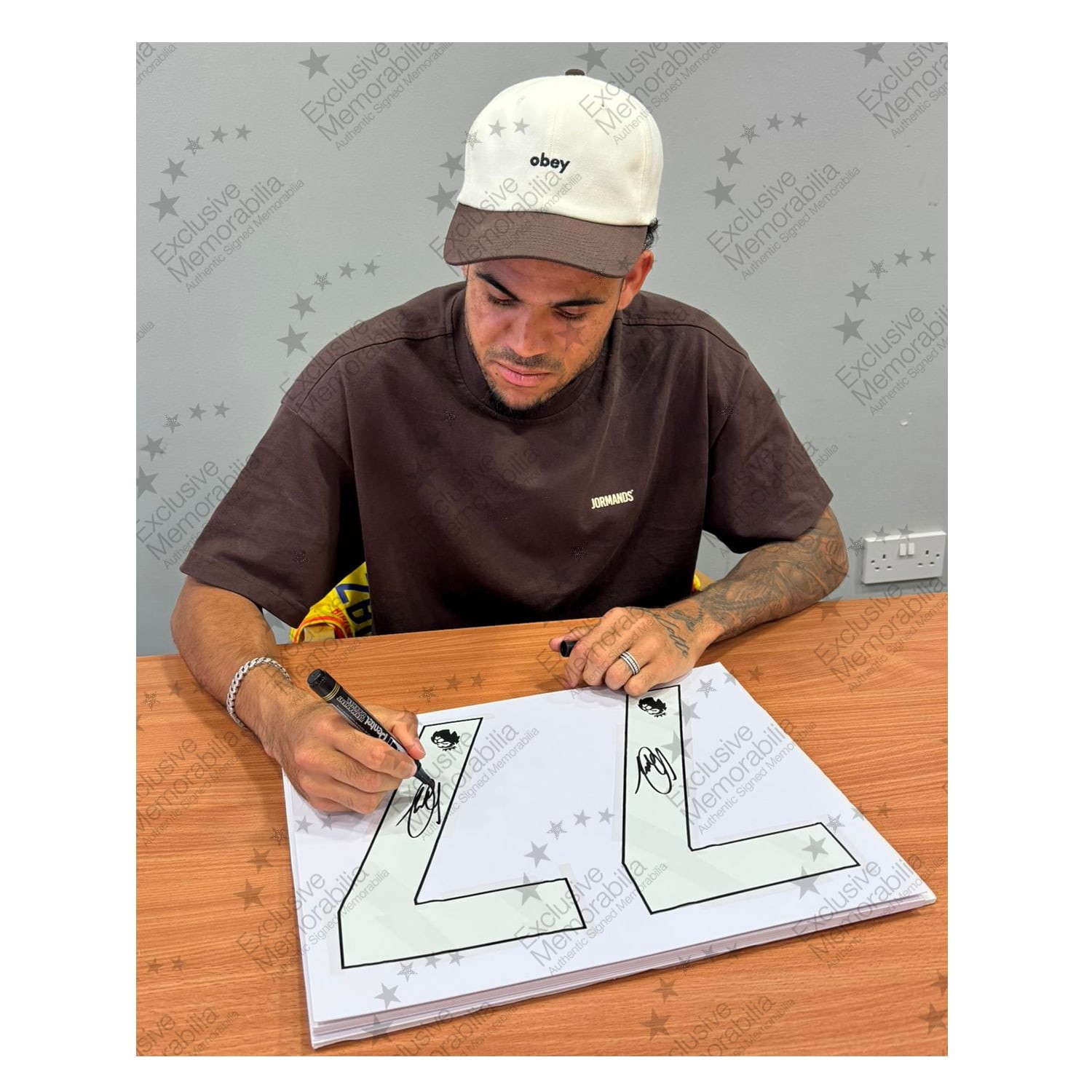 Luis Díaz Signed Liverpool 2024-25 Football Shirt. Superior Frame