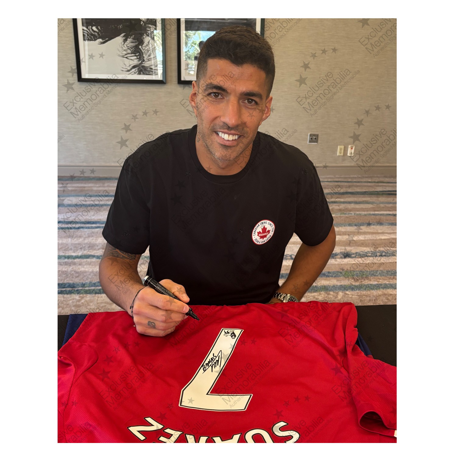 Luis Suarez Signed Liverpool 2025-26 Football Shirt. Standard Frame