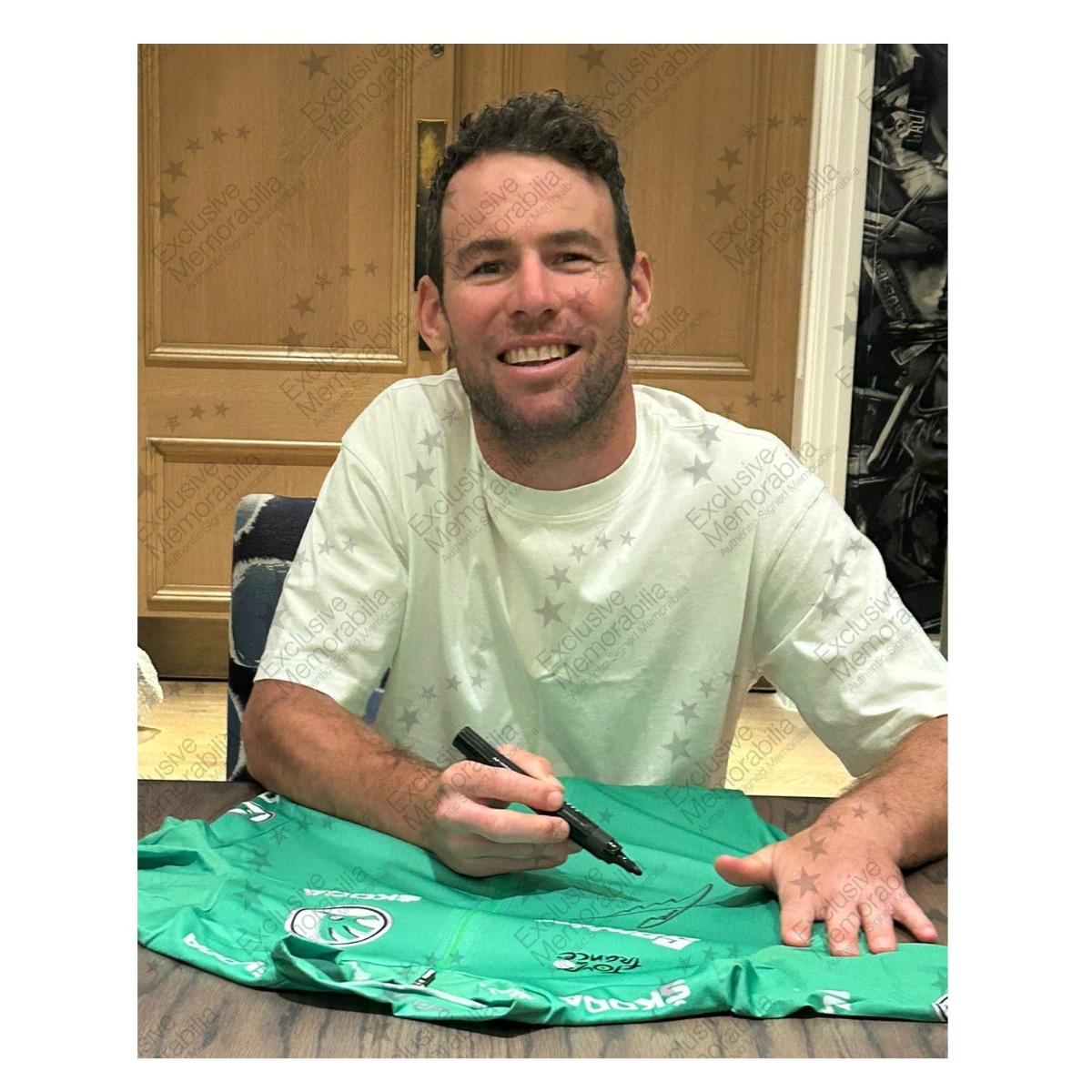 Sir Mark Cavendish Signed Tour De France Green Jersey. Icon Frame