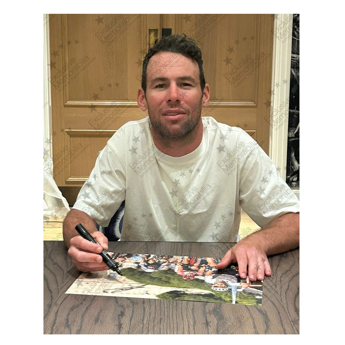 Sir Mark Cavendish Signed Cycling Photo. Giro Last Stage. Deluxe Frame