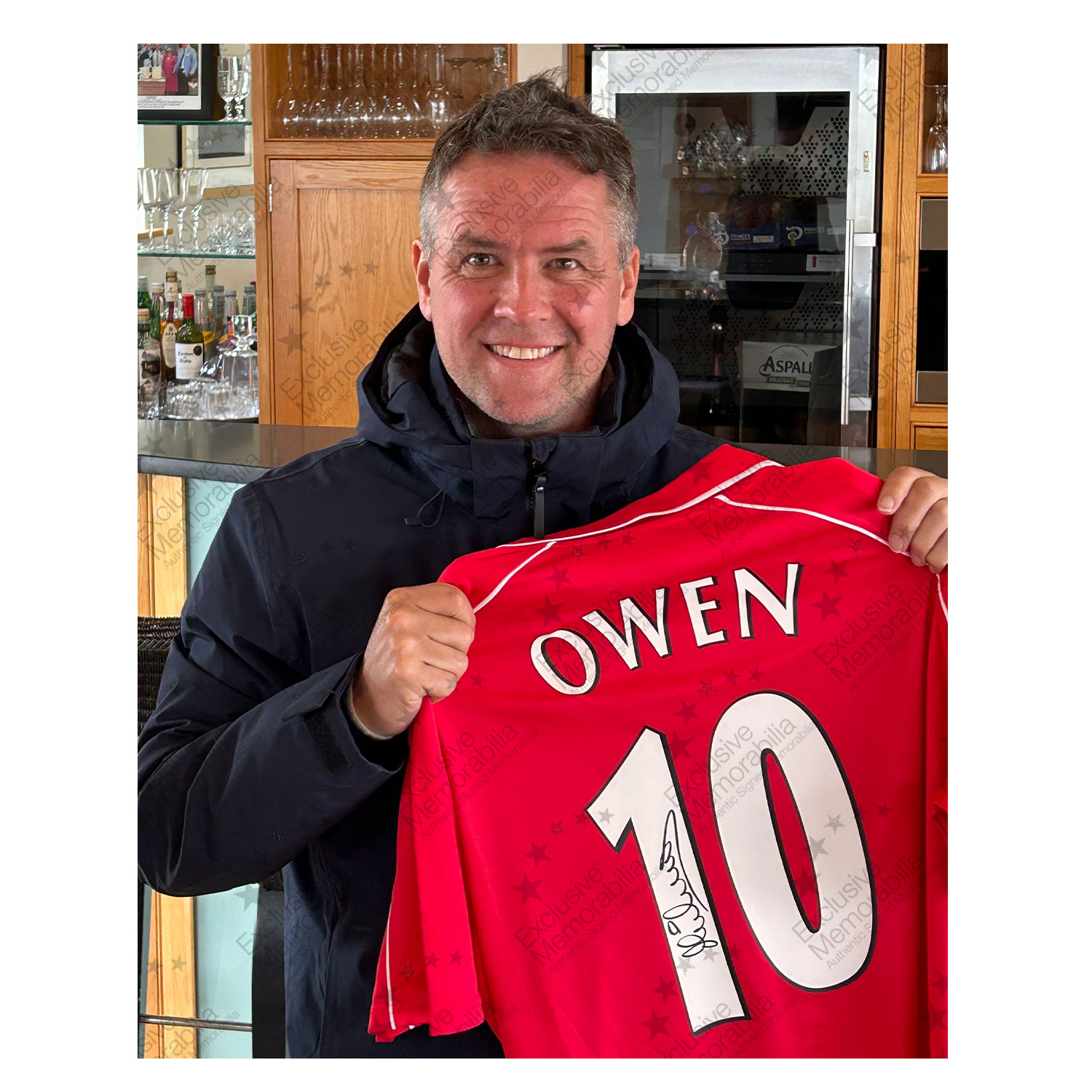 Michael Owen Signed Liverpool 2000-01 Home Football Shirt. Standard Frame