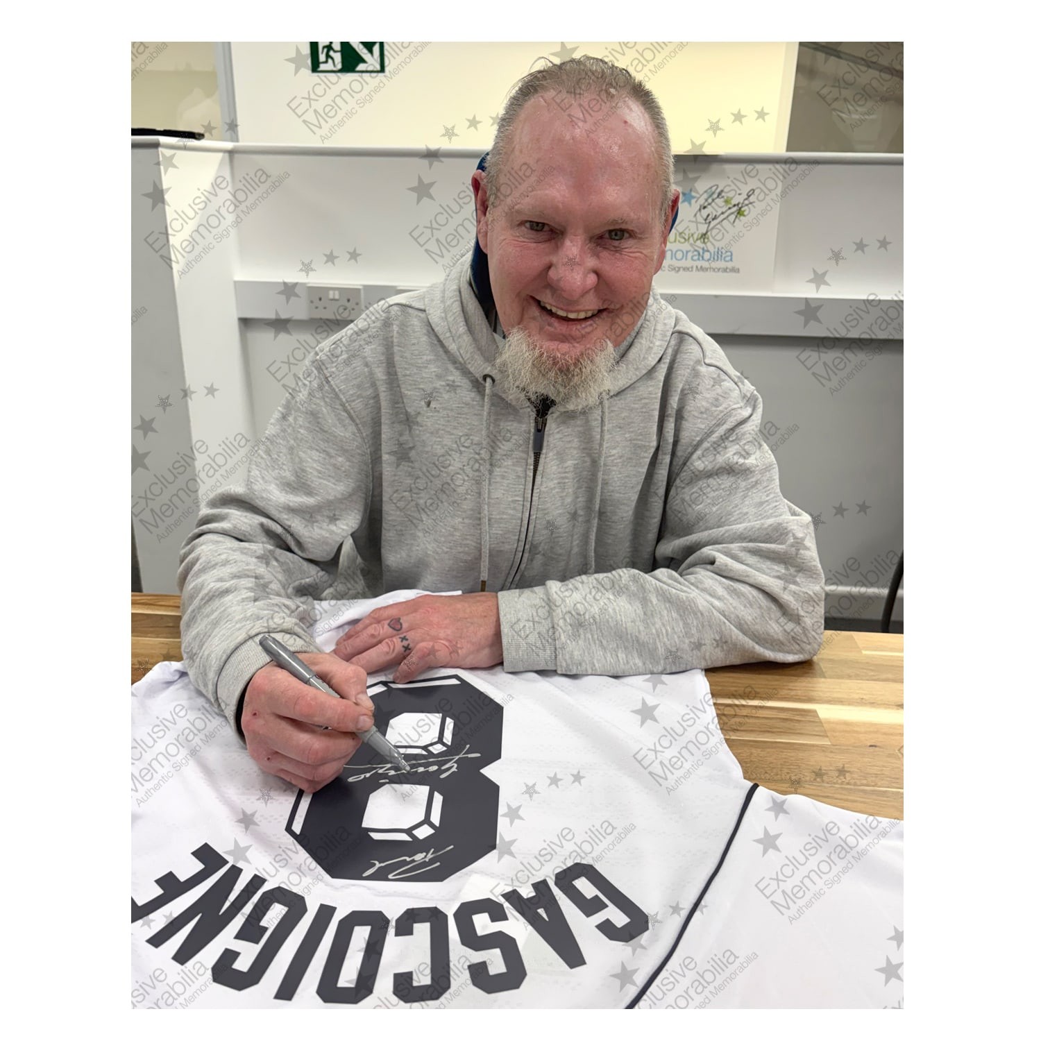 Paul Gascoigne Signed Tottenham Hotspur 1991 FA Cup Semi-Final Football Shirt. Icon Frame