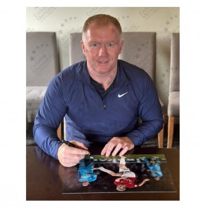 Paul Scholes Signed Manchester United Football Photo: Barcelona Volley. Deluxe Frame