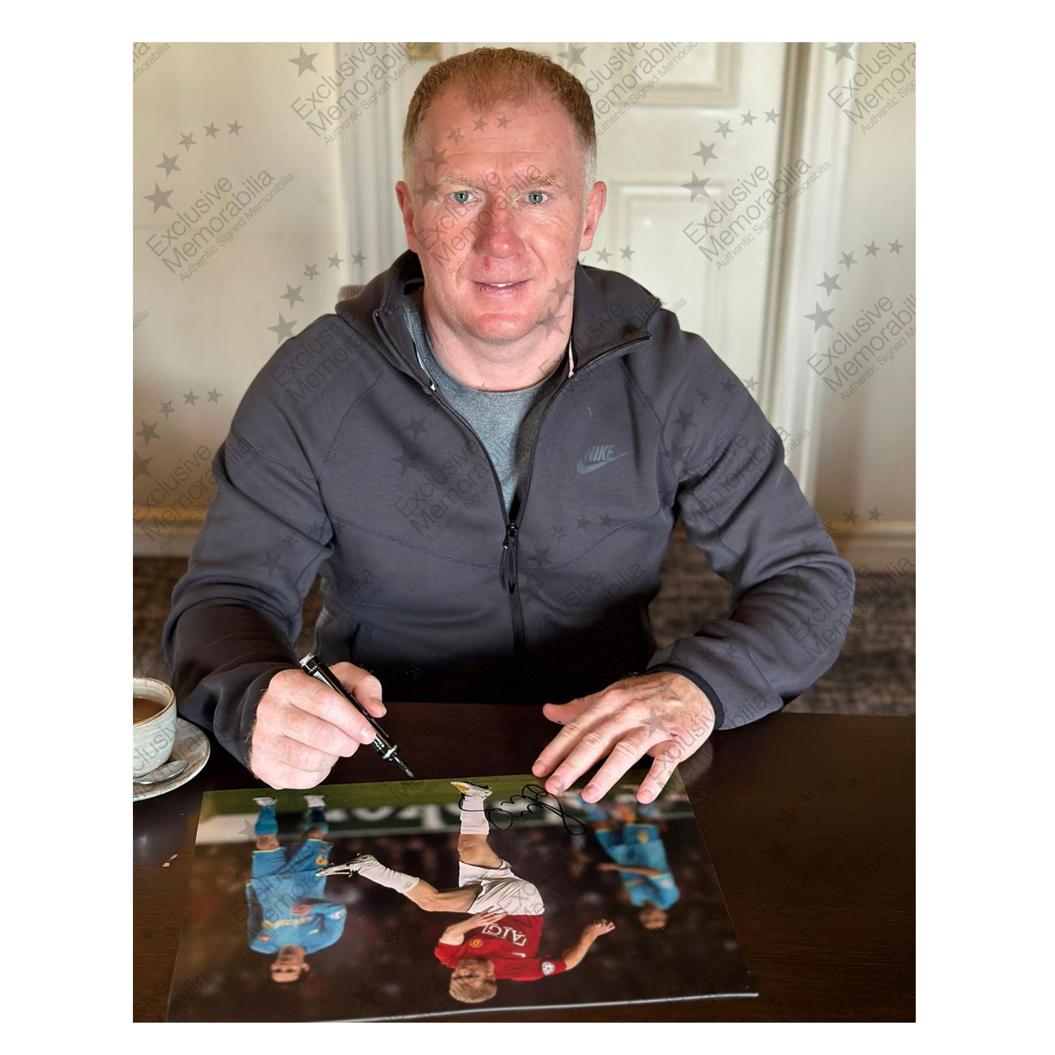 Paul Scholes Signed Manchester United Football Photo: Barcelona Volley. Damaged A