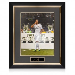 Raul Signed Plaque Presentation: El Capitán. Deluxe Frame