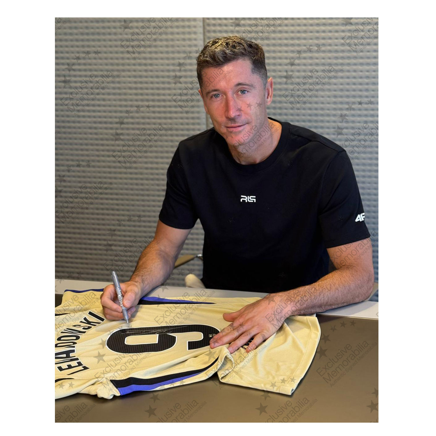 Robert Lewandowski Signed Barcelona 2025-26 Away Football Shirt 