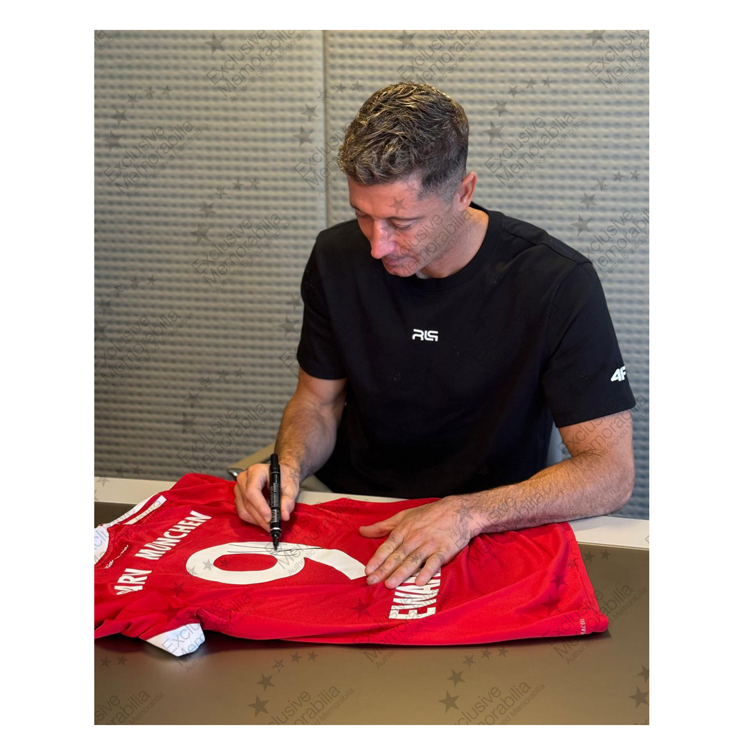 Robert Lewandowski Signed Original Bayern Munich 2017-18 Home Football Shirt (Fan Style)