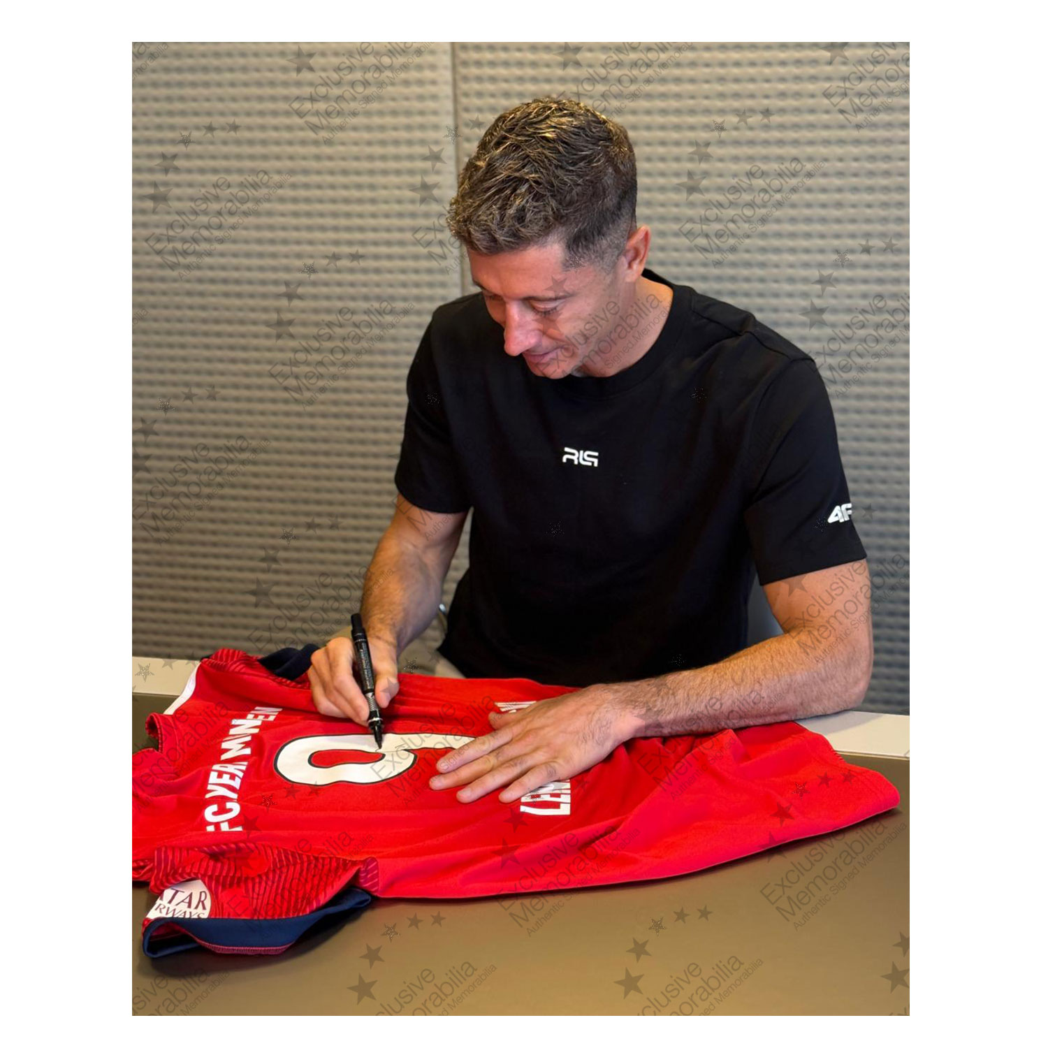 Robert Lewandowski Signed Original Bayern Munich 2018-19 Home Football Shirt. Icon Frame