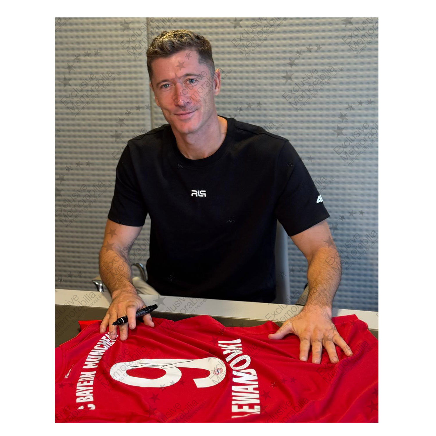 Robert Lewandowski Signed Original Bayern Munich 2019-20 Home Football Shirt
