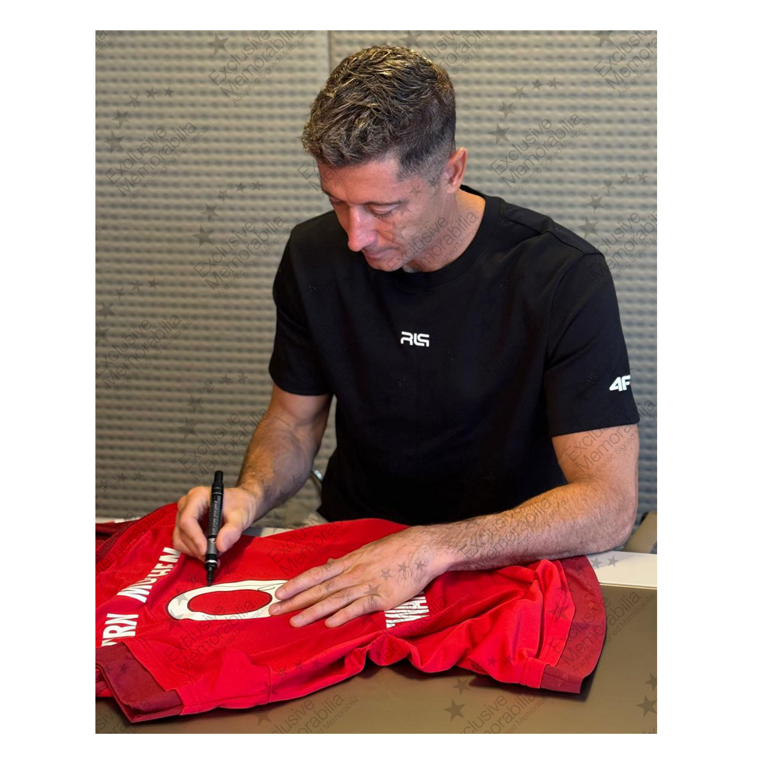 Robert Lewandowski Signed Original Bayern Munich 2015-16 Home Football Shirt