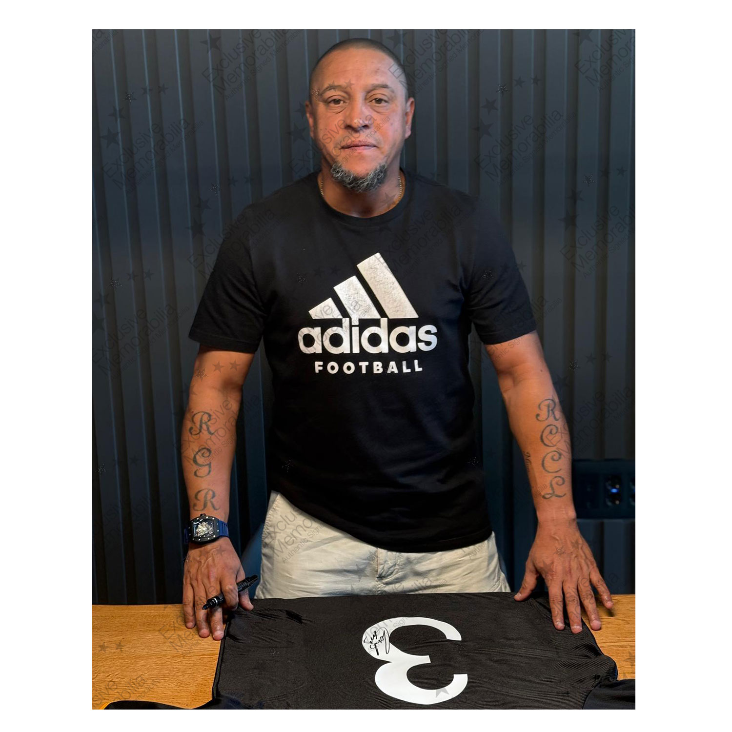 Roberto Carlos Signed Real Madrid 1999-00 Away Football Shirt. Superior Frame
