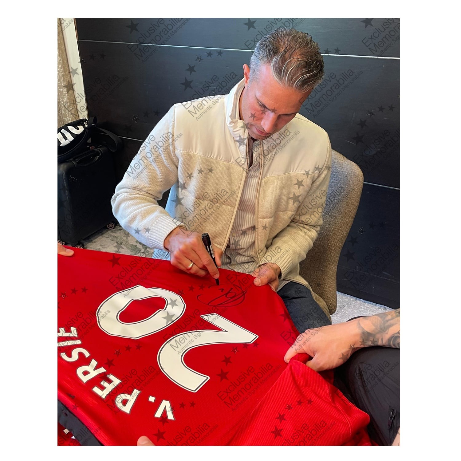 Robin Van Persie Signed Original Manchester United 2013-14 Football Shirt. Damaged A
