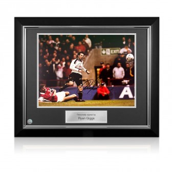 Ryan Giggs Signed Manchester United Football Photo: FA Cup Goal. Deluxe Frame