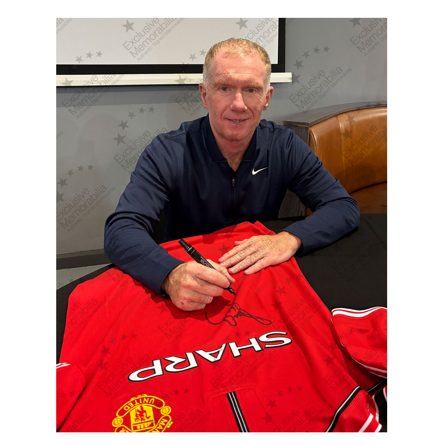 Paul Scholes & Ryan Giggs Signed Manchester United 1998-00 Football Shirt. Icon Frame