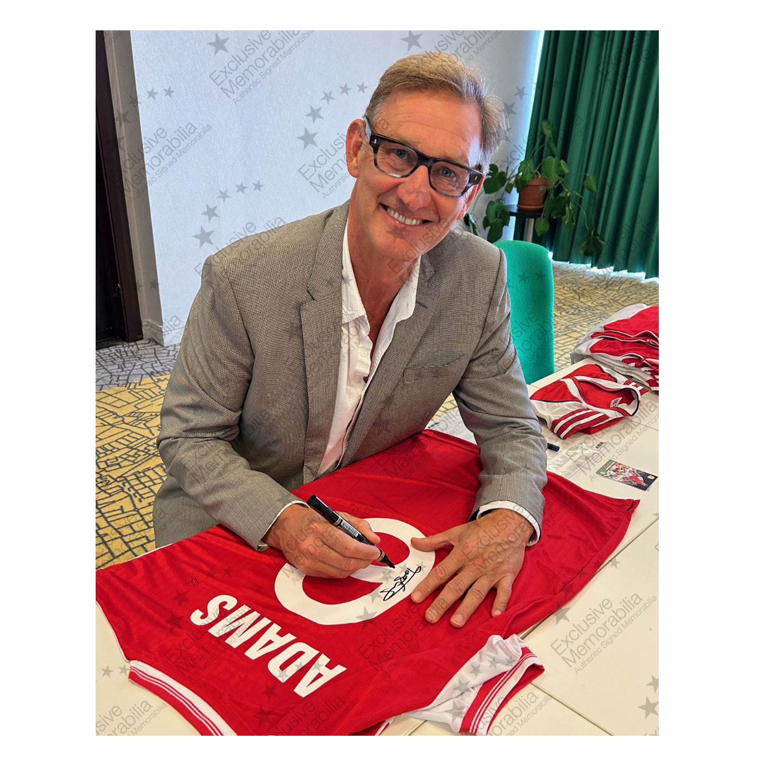 Tony Adams Signed Arsenal 1985 Football Shirt. Superior Frame