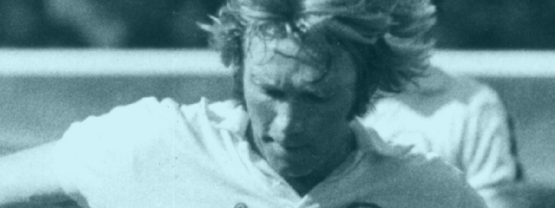 TONY CURRIE SIGNED 10"x 8"LEEDS UNITED FOOTBALL PHOTOGRAPH SEE PROOF & COA 